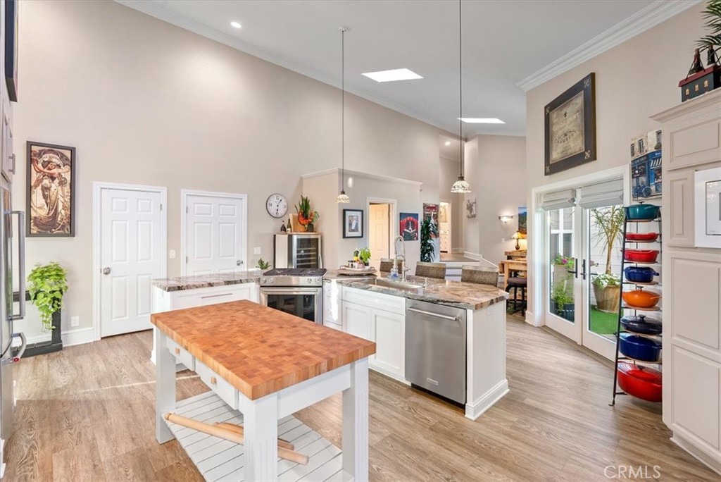 5282 Hillcrest Drive