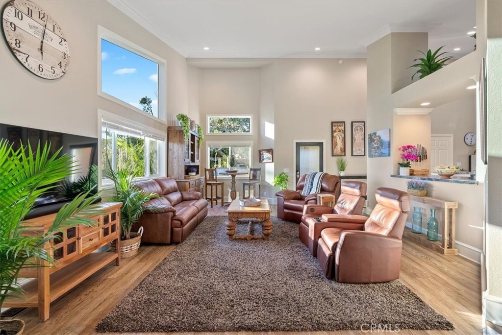 5282 Hillcrest Drive