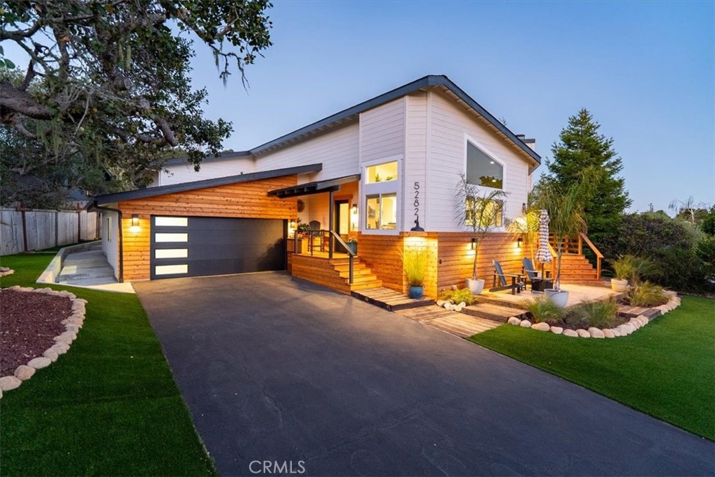 5282 Hillcrest Drive