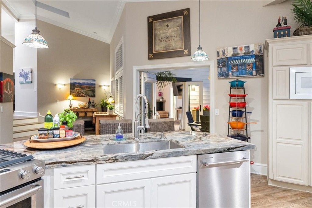 5282 Hillcrest Drive