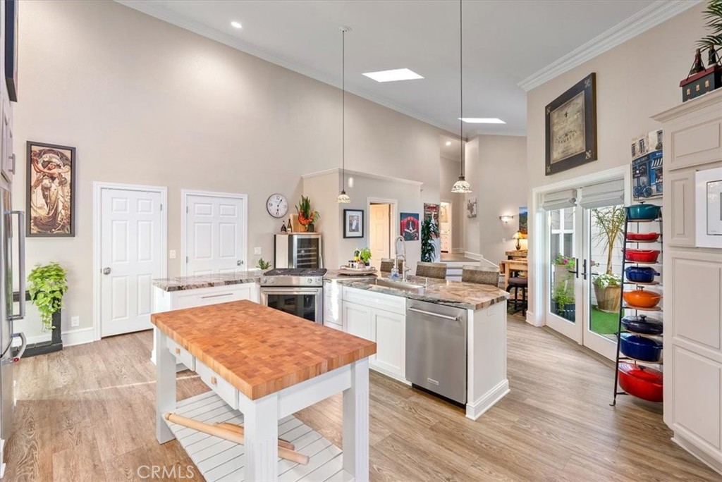 5282 Hillcrest Drive