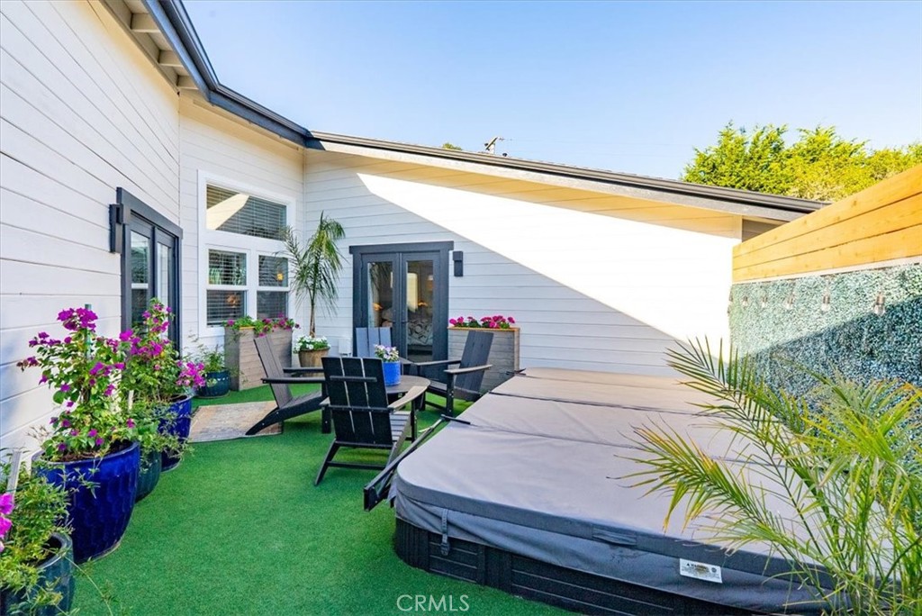 5282 Hillcrest Drive