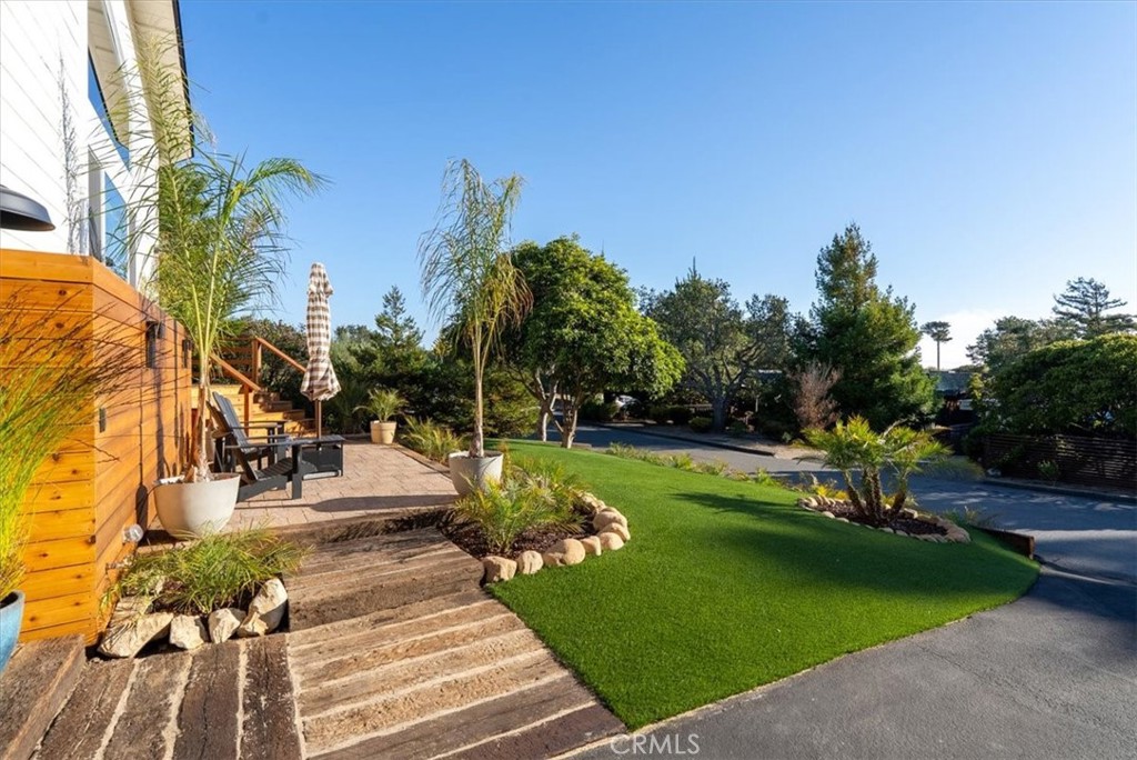 5282 Hillcrest Drive