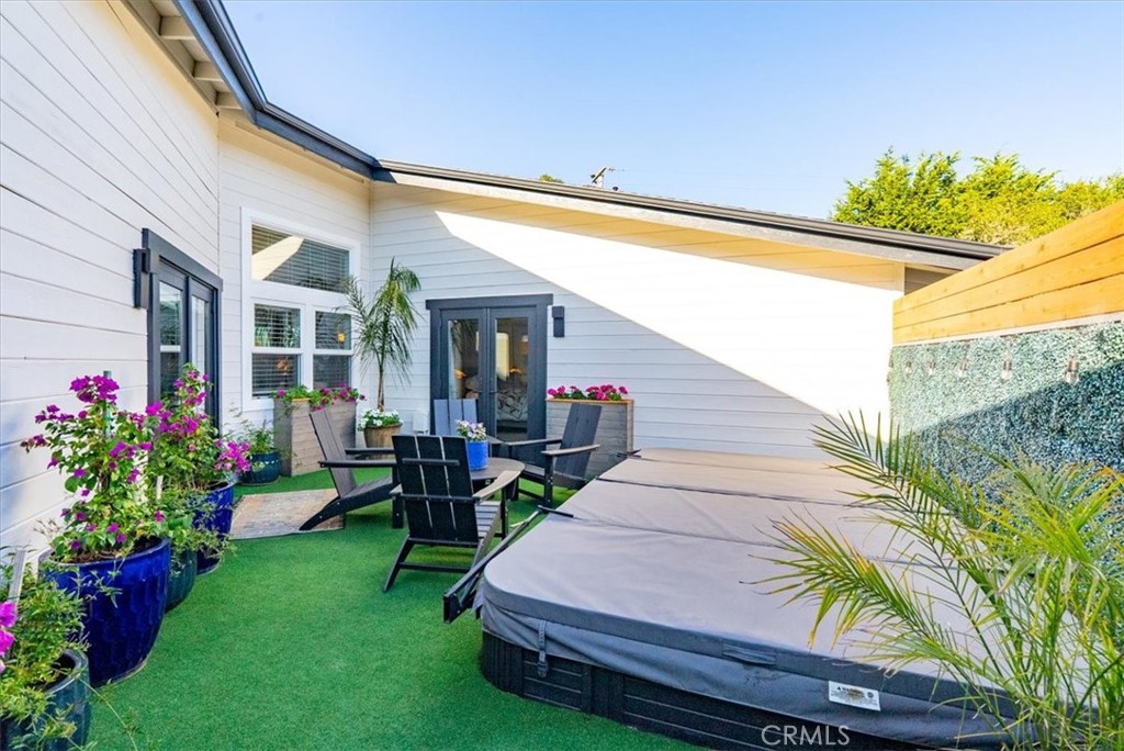 5282 Hillcrest Drive