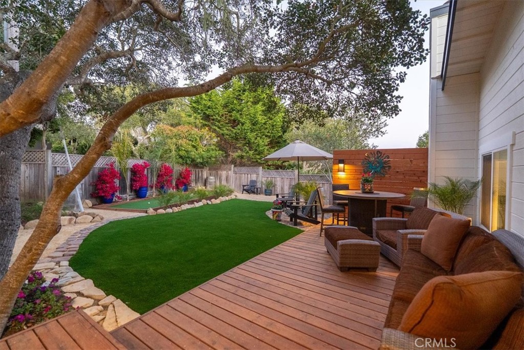 5282 Hillcrest Drive