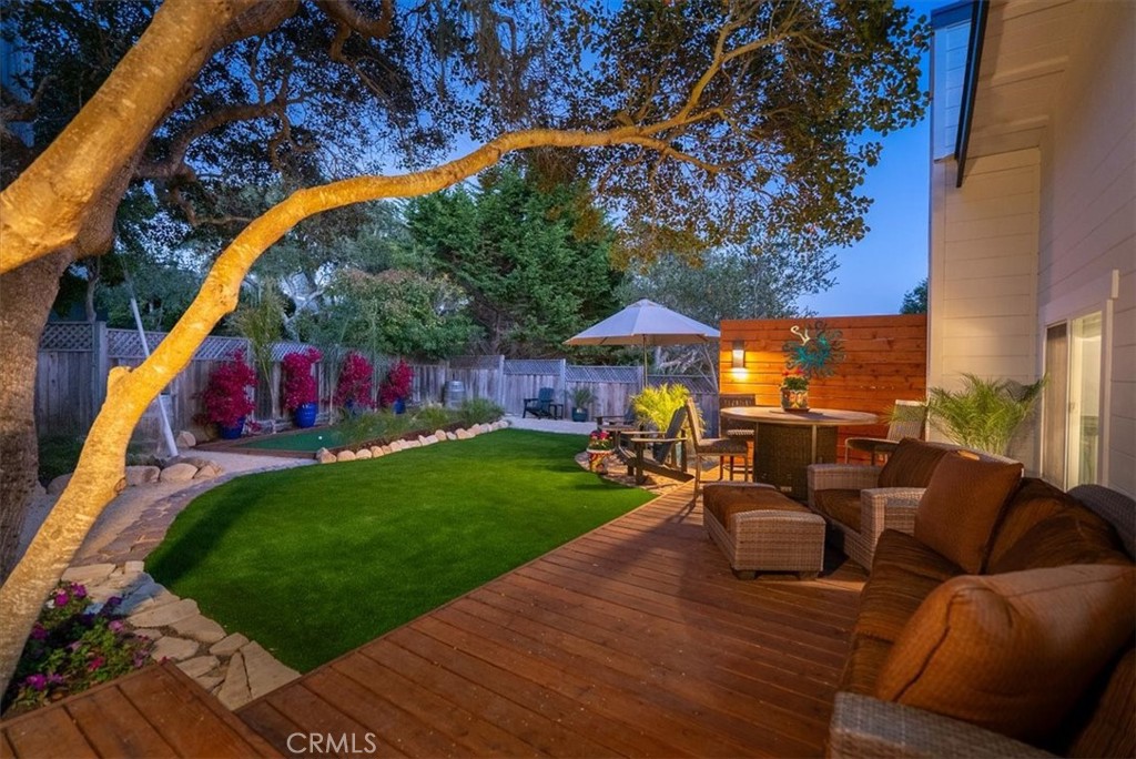 5282 Hillcrest Drive