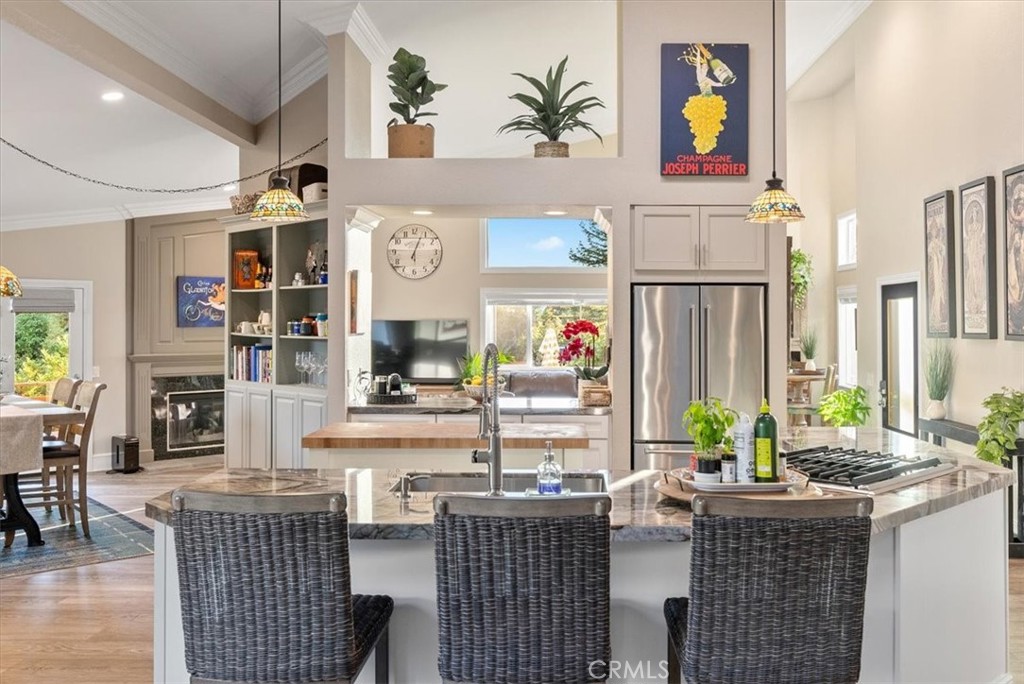 5282 Hillcrest Drive