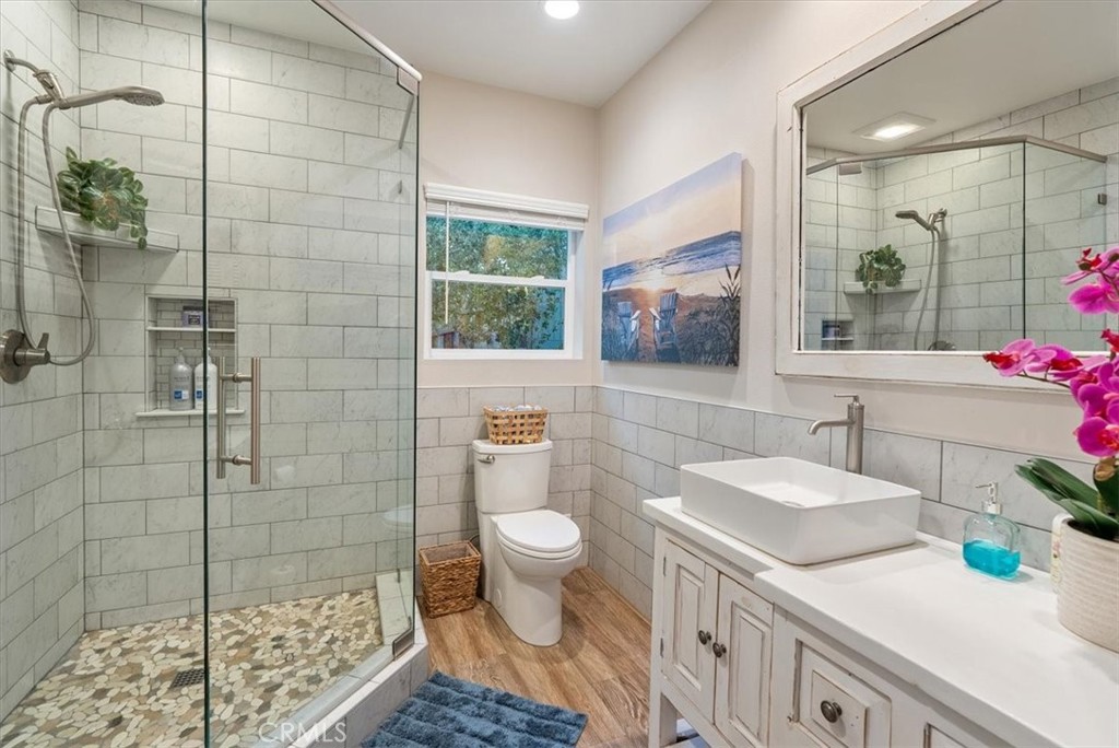 5282 Hillcrest Drive