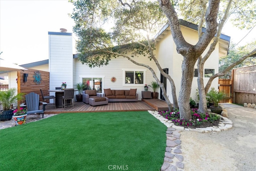 5282 Hillcrest Drive