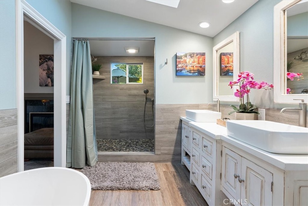 5282 Hillcrest Drive