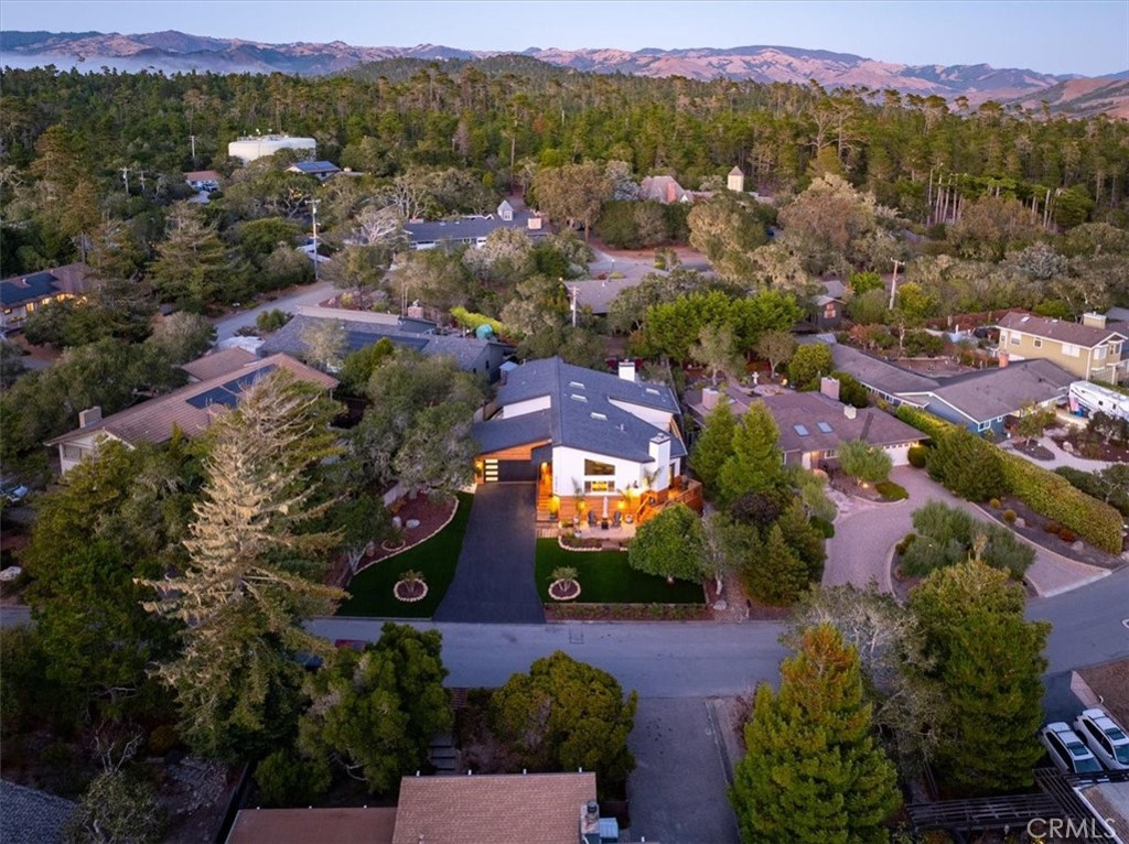 5282 Hillcrest Drive