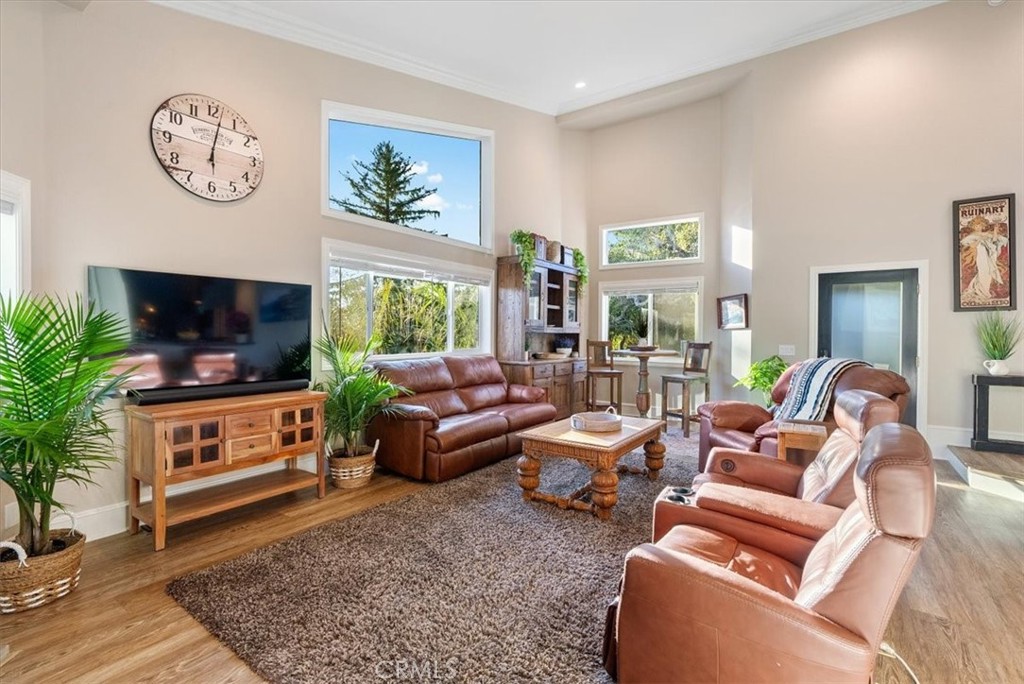 5282 Hillcrest Drive