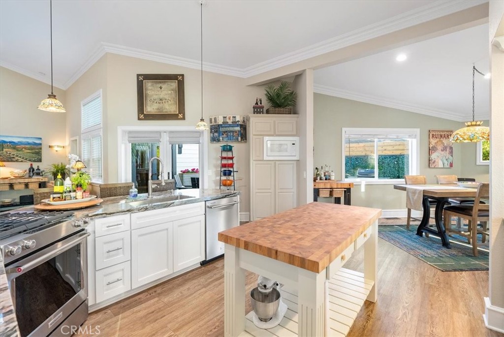 5282 Hillcrest Drive