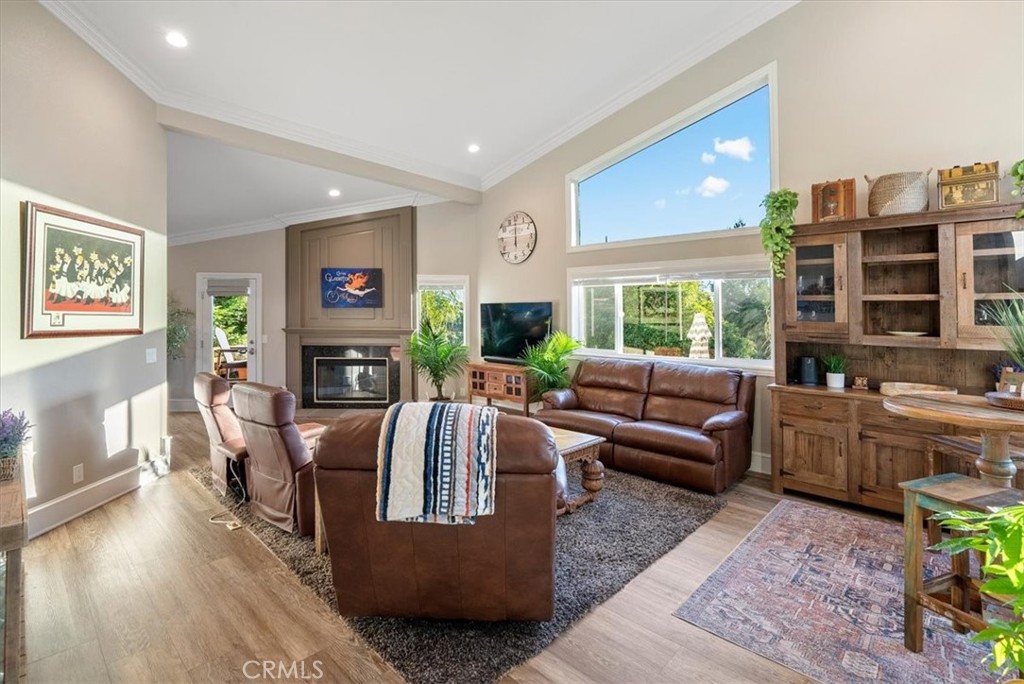 5282 Hillcrest Drive