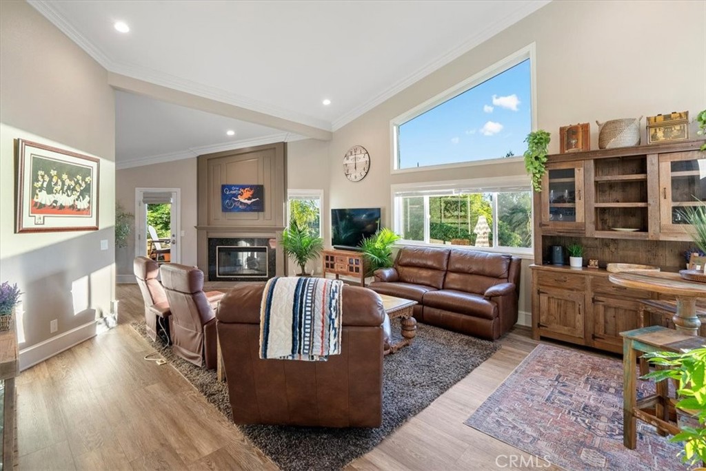 5282 Hillcrest Drive