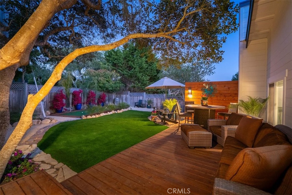 5282 Hillcrest Drive