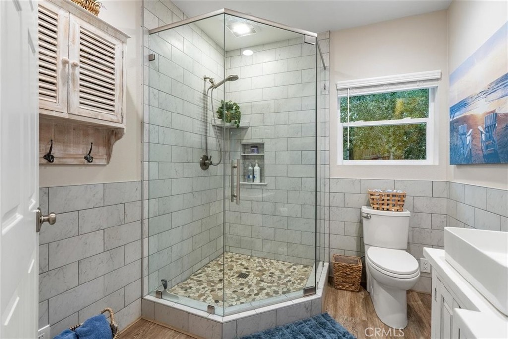 5282 Hillcrest Drive