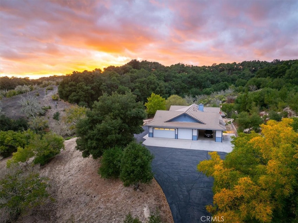 4242 Las Tablas Willow Creek Road