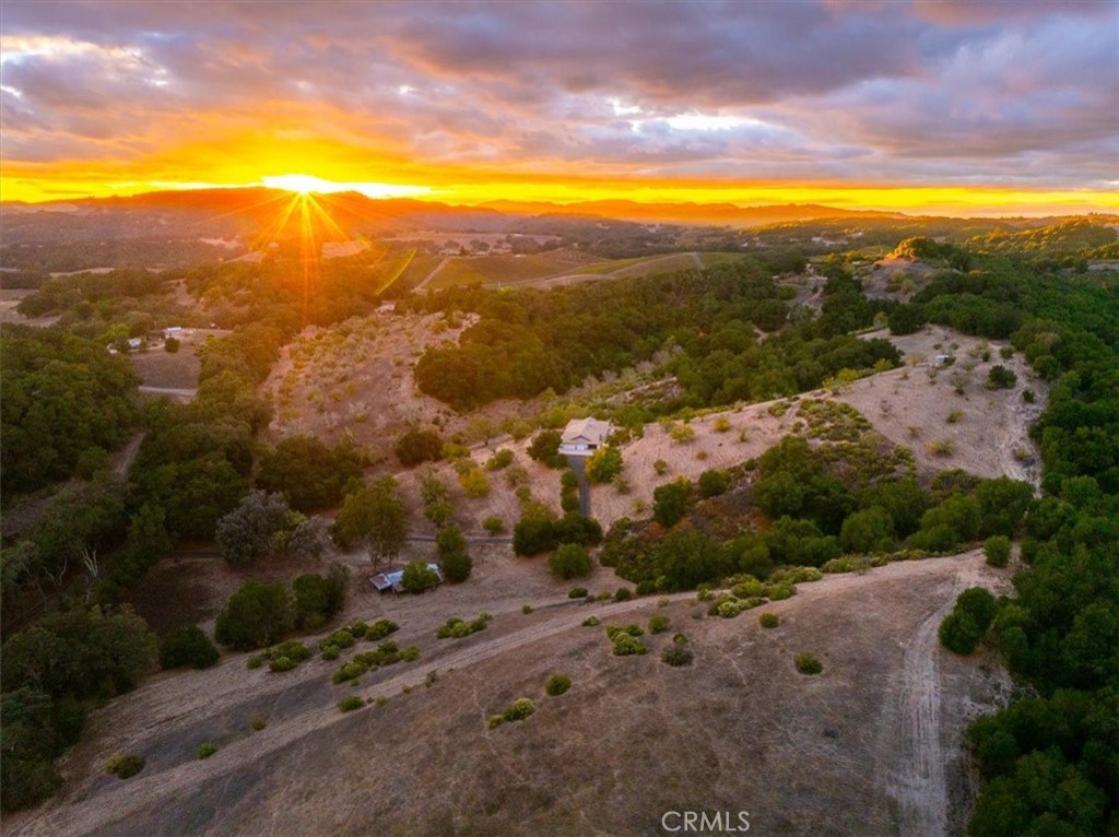 4242 Las Tablas Willow Creek Road