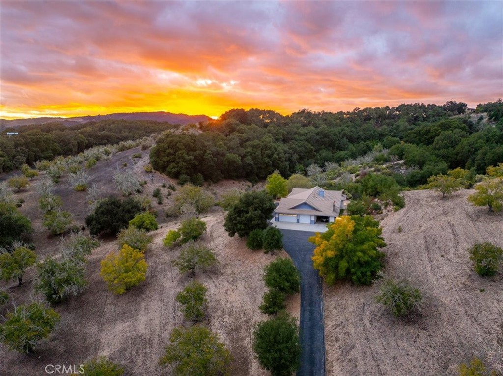 4242 Las Tablas Willow Creek Road