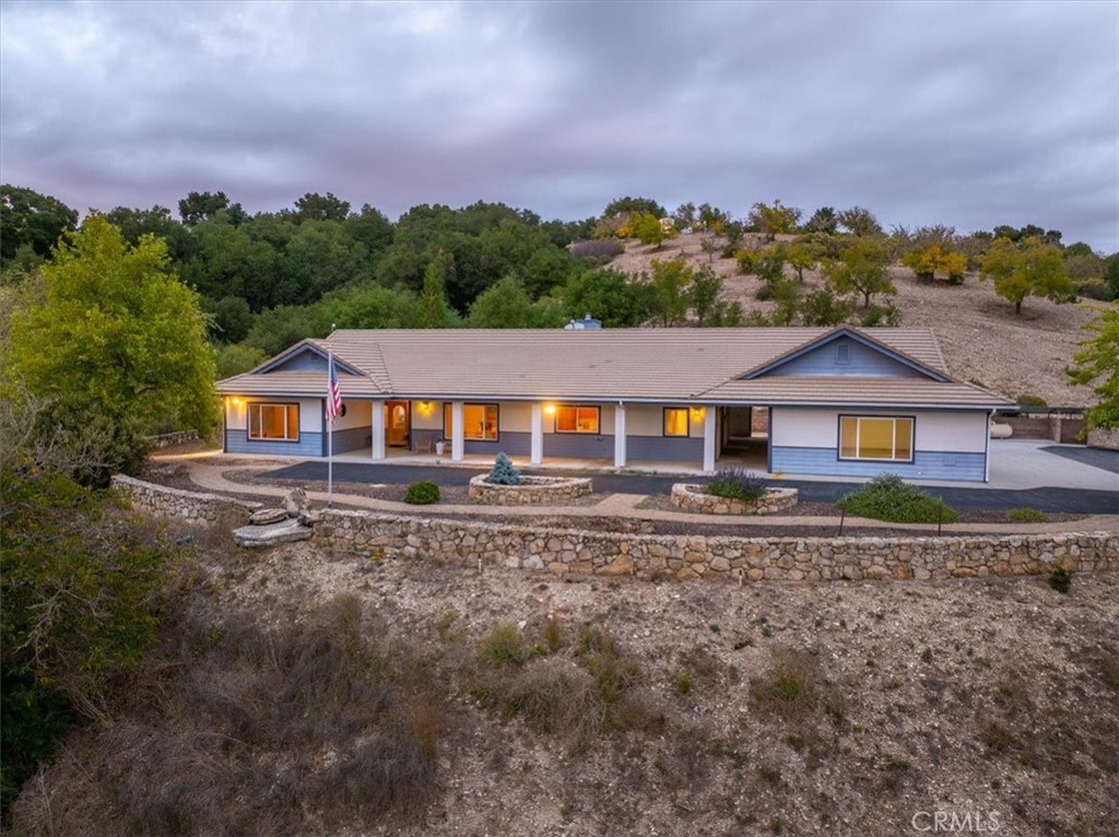 4242 Las Tablas Willow Creek Road