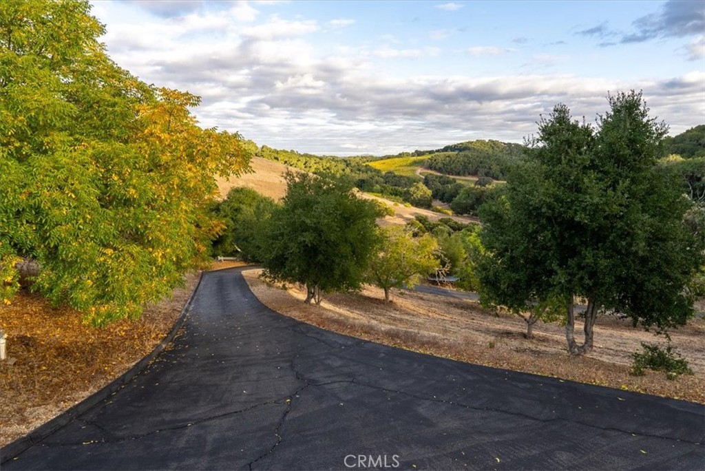 4242 Las Tablas Willow Creek Road