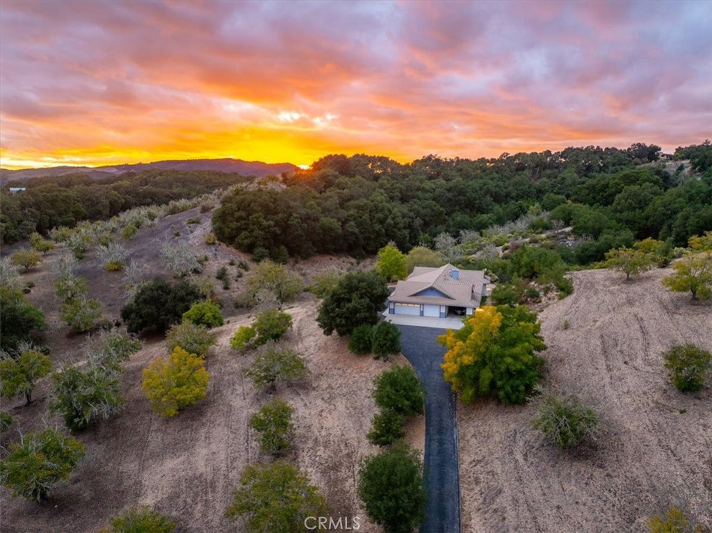 4242 Las Tablas Willow Creek Road