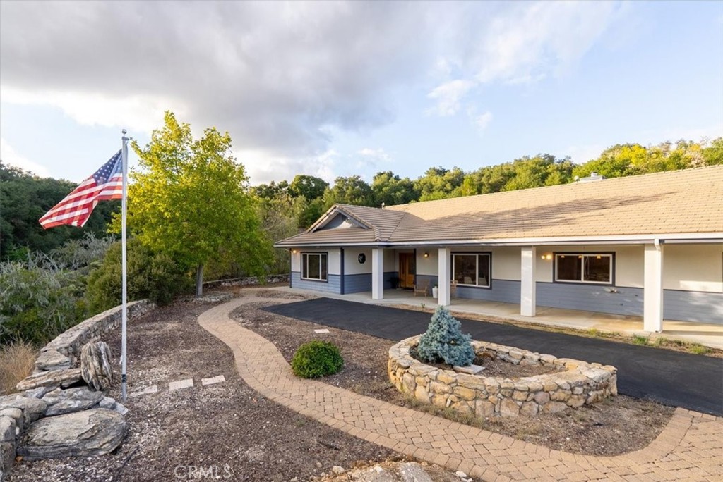 4242 Las Tablas Willow Creek Road