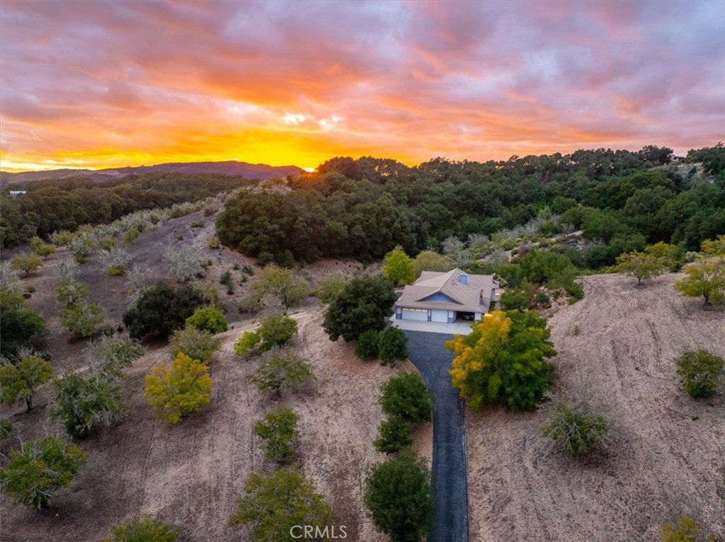4242 Las Tablas Willow Creek Road