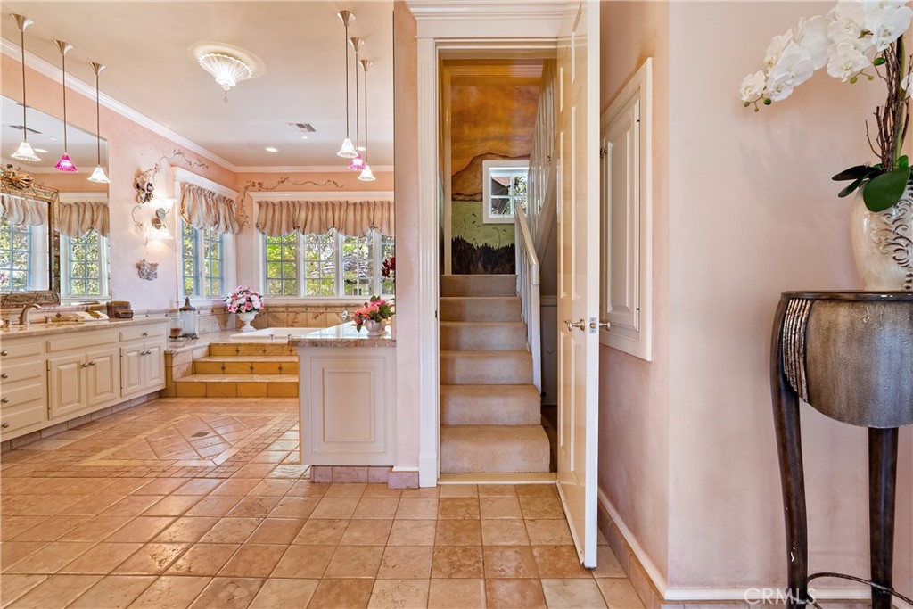 5405 Vineyard Drive