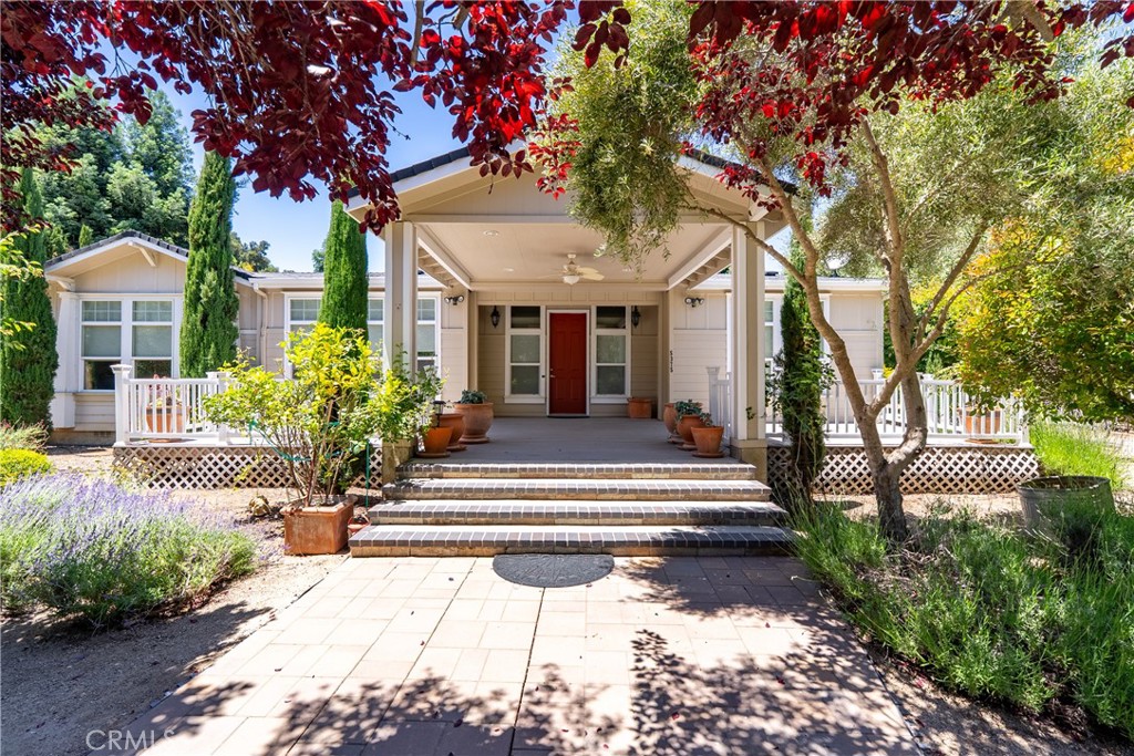 5405 Vineyard Drive