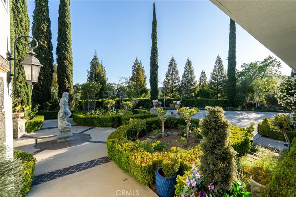 5405 Vineyard Drive