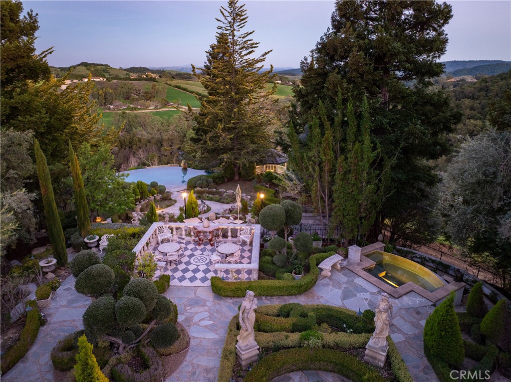 5405 Vineyard Drive