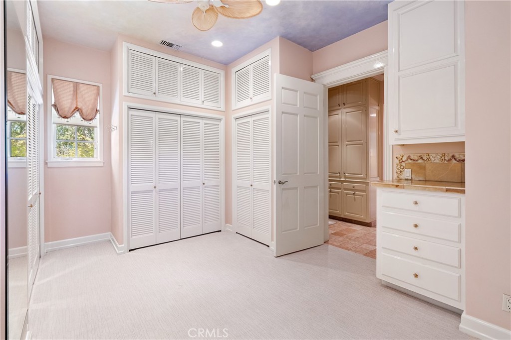 5405 Vineyard Drive