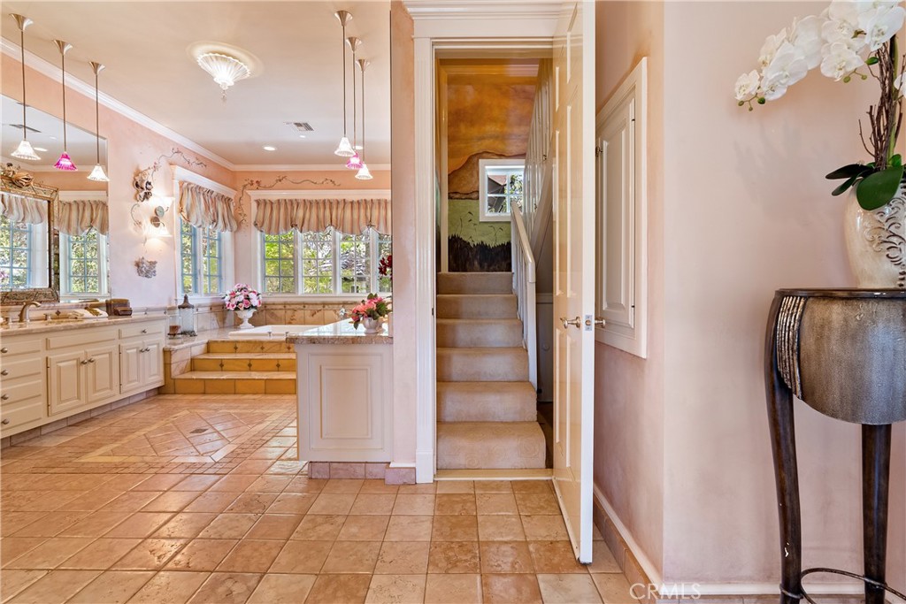 5405 Vineyard Drive