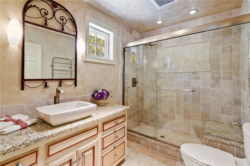 5405 Vineyard Drive