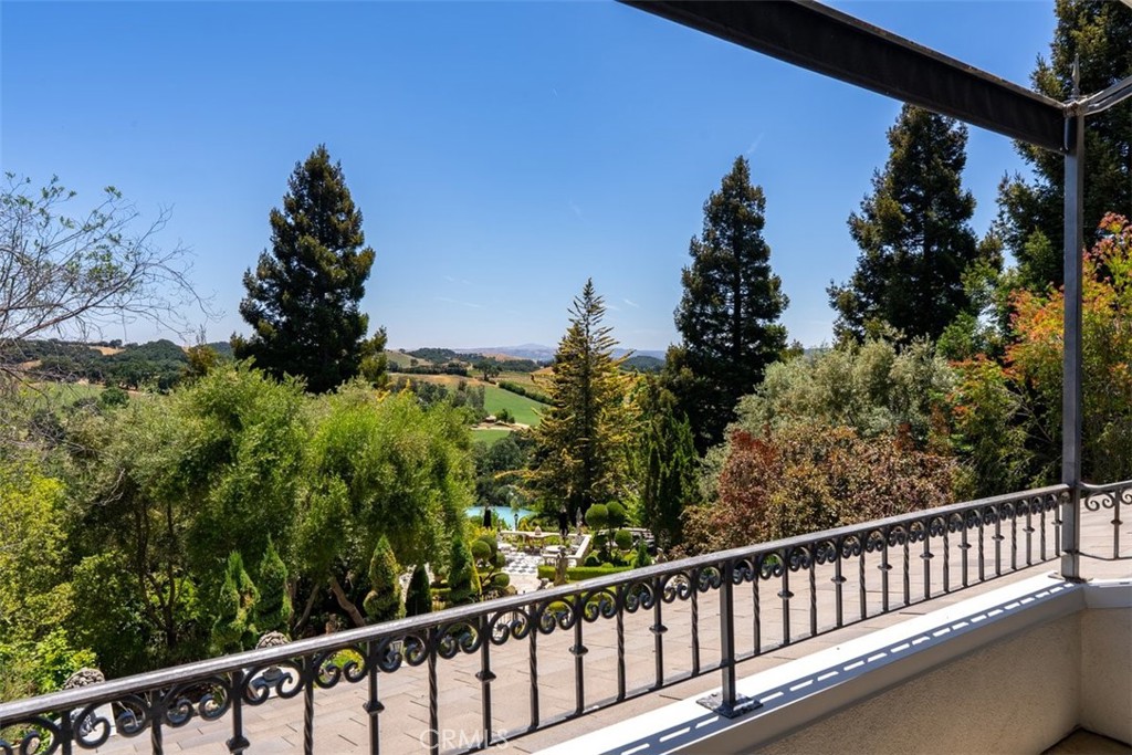 5405 Vineyard Drive