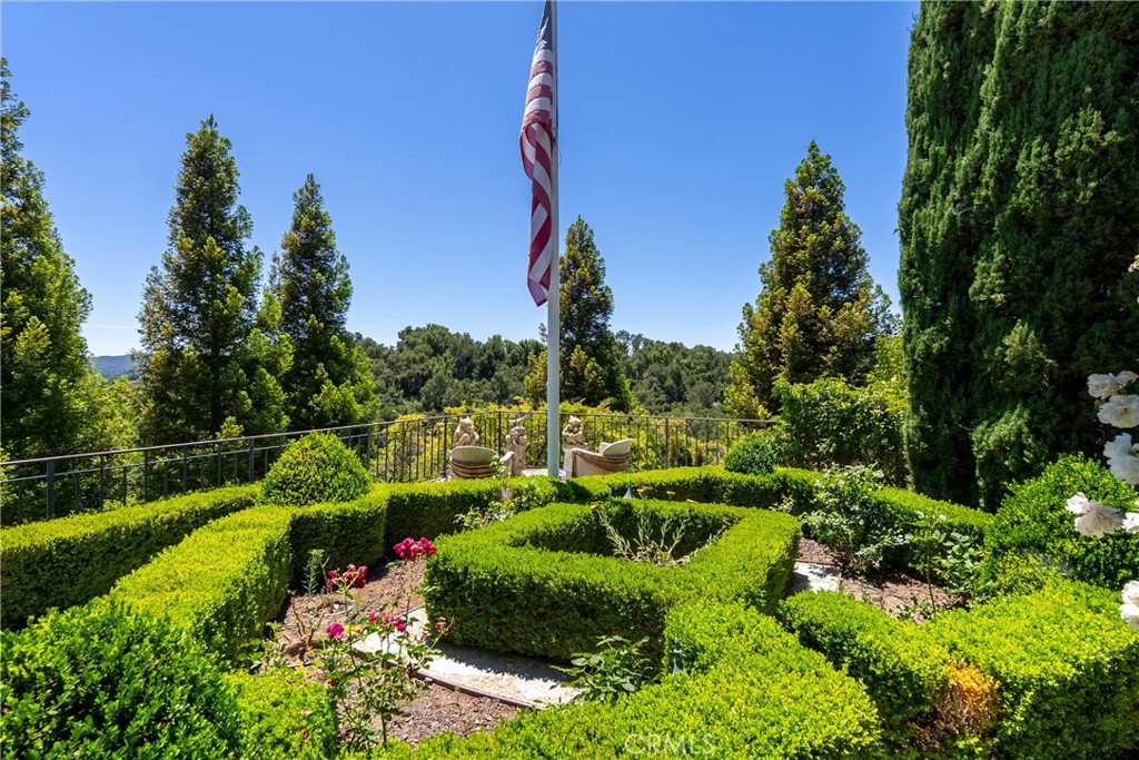 5405 Vineyard Drive