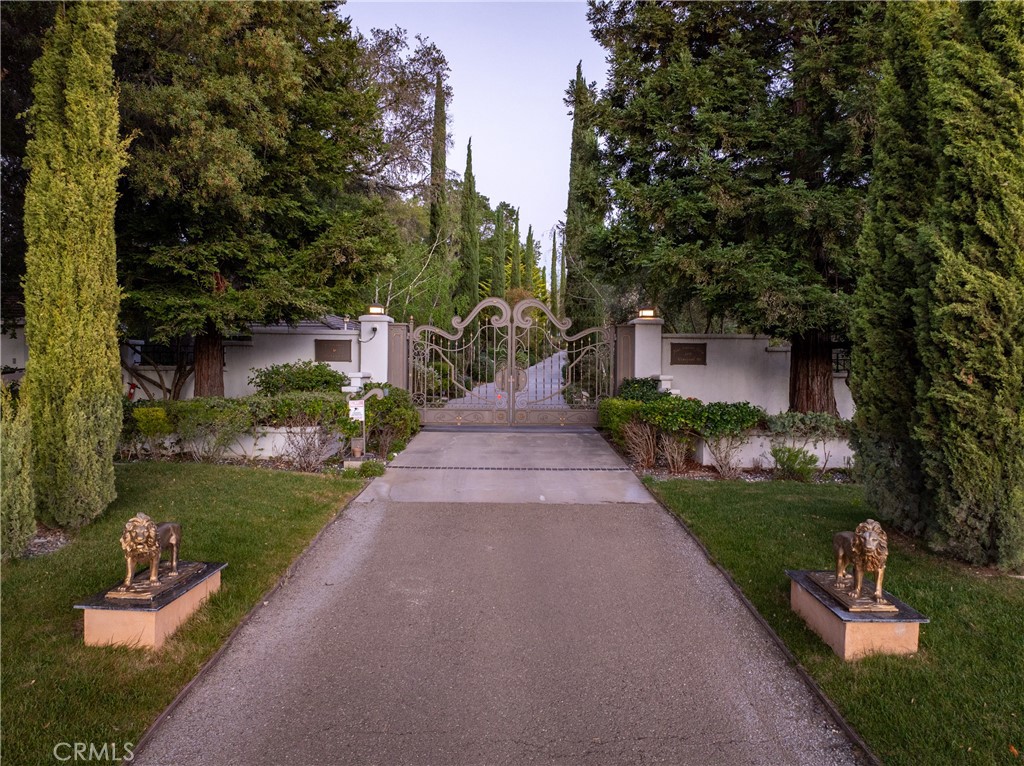 5405 Vineyard Drive