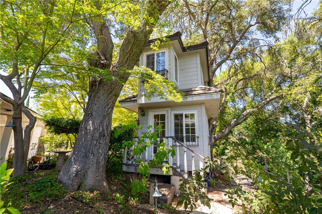 5405 Vineyard Drive