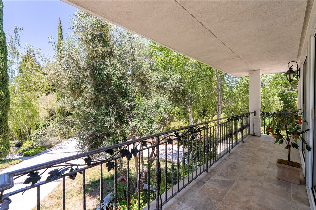 5405 Vineyard Drive