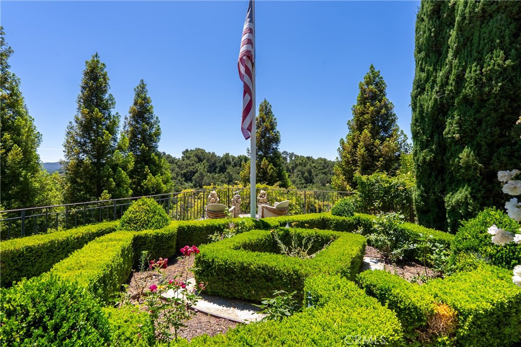 5405 Vineyard Drive