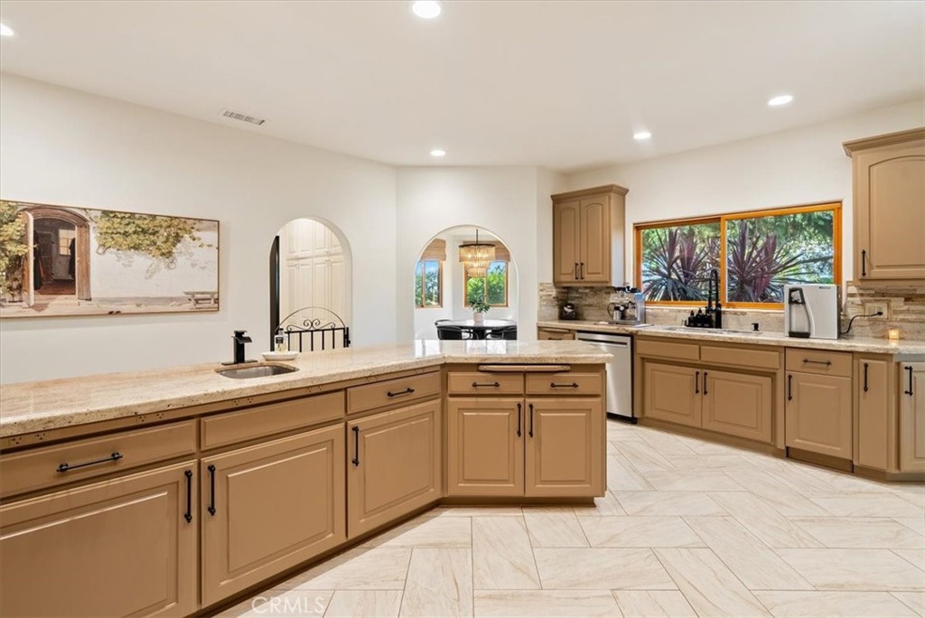 6275 Twin Canyon