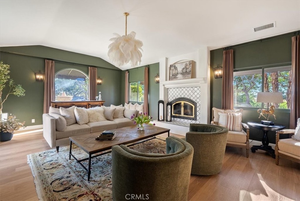6275 Twin Canyon