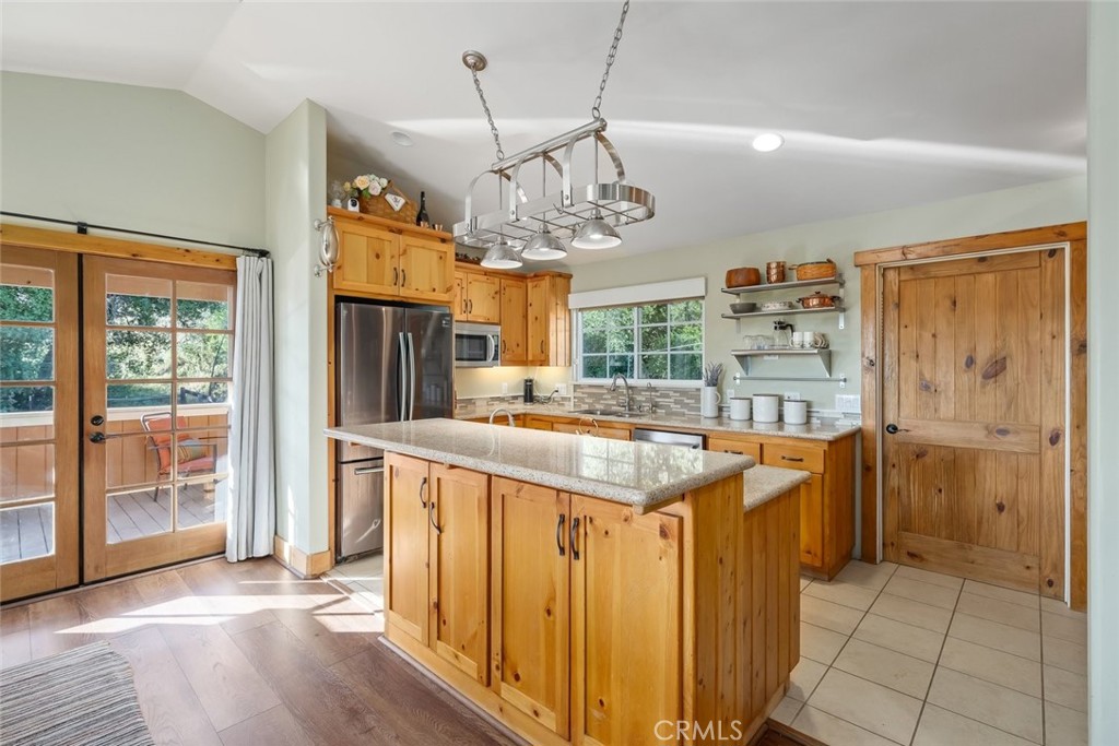 1350 Parkhill