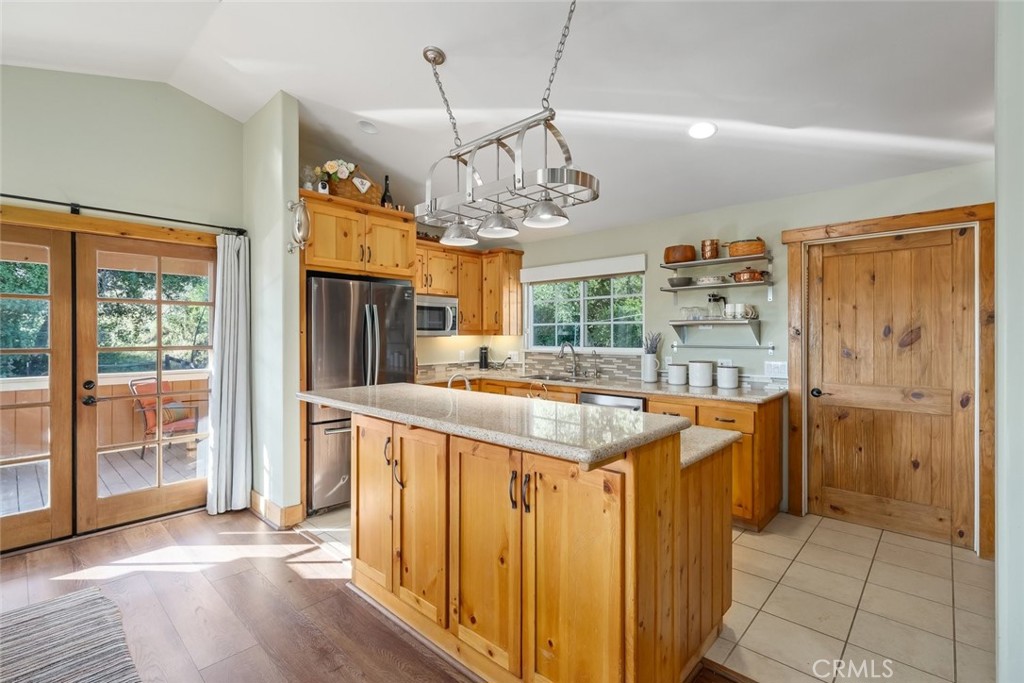 1350 Parkhill