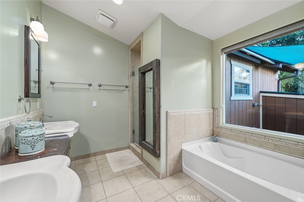 1350 Parkhill