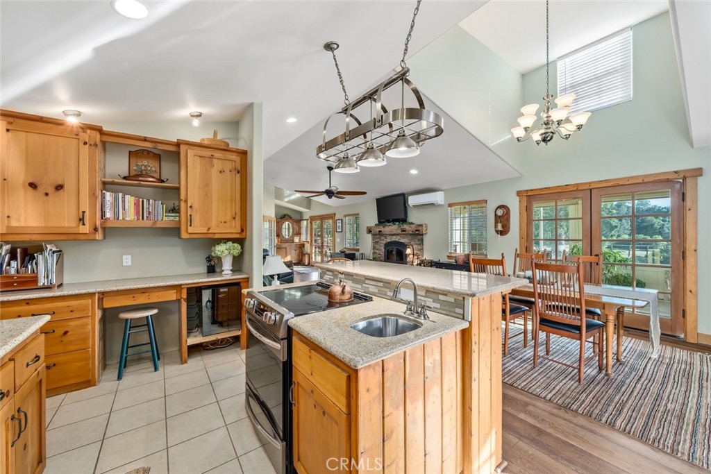1350 Parkhill