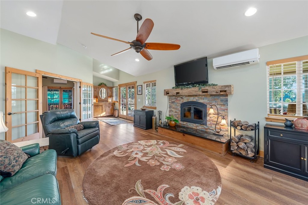 1350 Parkhill