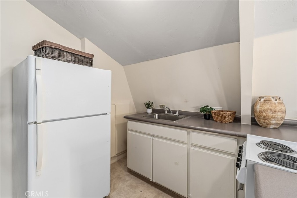 1350 Parkhill